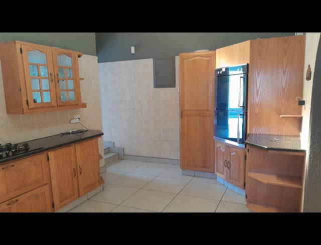3 BEDROOM HOUSE FOR SALE IN BRACKENHURST